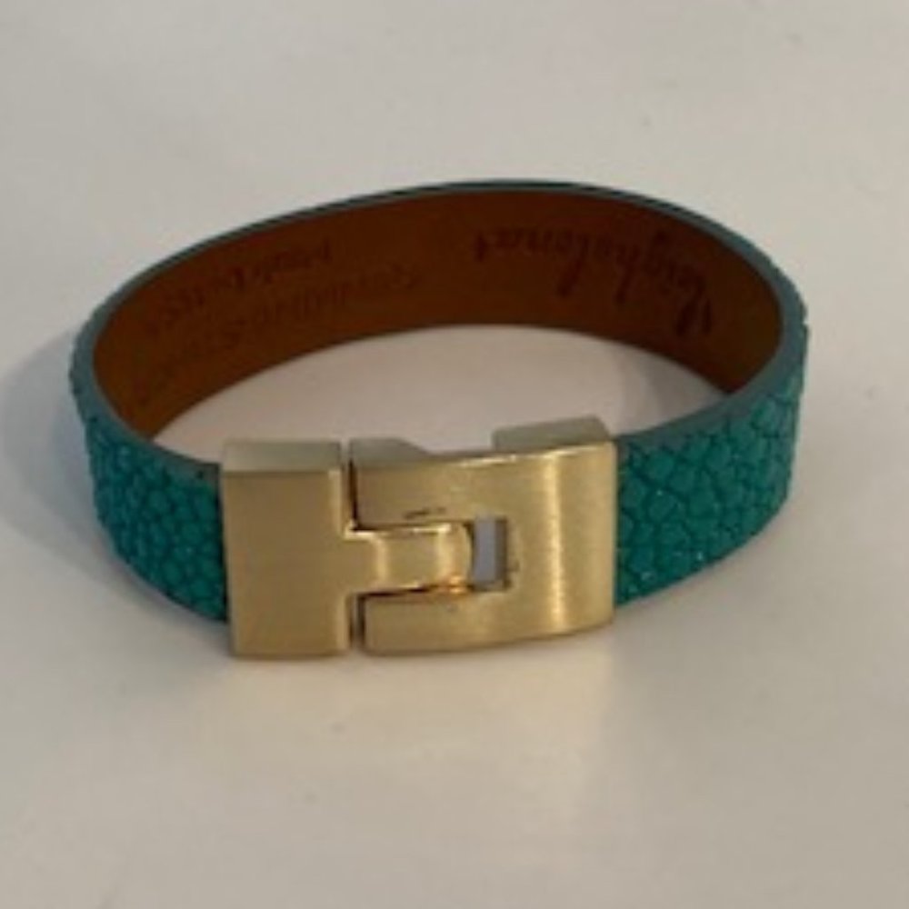 leighelena Single Stingray ~Handmade with genuine stingray